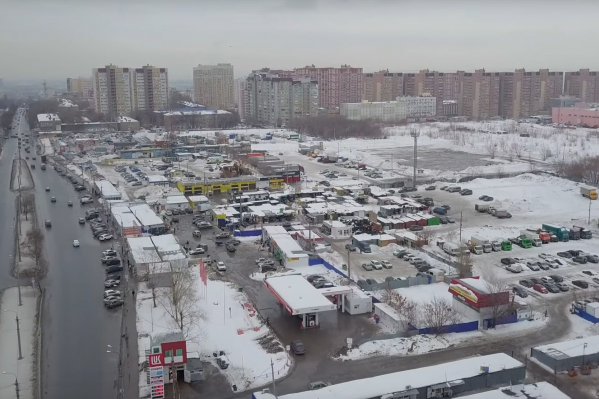 Водопроводная линия, из-за которой начались судебные разбирательства, находится между улицами Булкина и Карбышева под автомобильным рынком на Антонова-Овсеенко, который принадлежит Алексею Шаповалову Водопроводная линия, из-за которой начались судебные разбирательства, находится между улицами Булкина и Карбышева под автомобильным рынком на Антонова-Овсеенко, который принадлежит Алексею Шаповалову