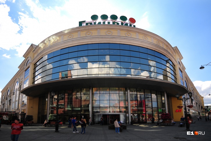 H&M перестал работать в торговом центре после локдауна H&M перестал работать в торговом центре после локдауна