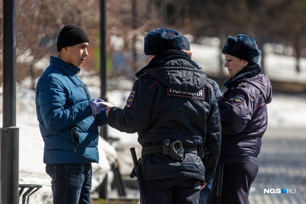 Пока протоколы на нарушителей составляли только полицейские Пока протоколы на нарушителей составляли только полицейские
