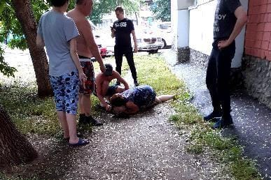 В Екатеринбурге следователи проверят семью, в которой ребенок выпал из окна