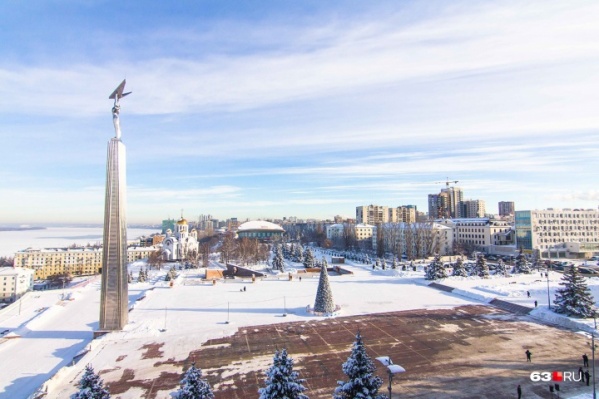 Каток будет располагаться в центре площади Каток будет располагаться в центре площади
