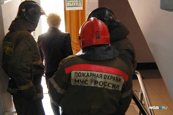 В результате пожара был полностью уничтожен дом потерпевшей В результате пожара был полностью уничтожен дом потерпевшей