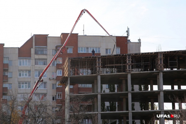 Обвиняемые обещали построить жилые дома, но не выполнили свои обязанности Обвиняемые обещали построить жилые дома, но не выполнили свои обязанности