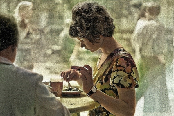 В кафе «Спутник». 1975 год В кафе «Спутник». 1975 год