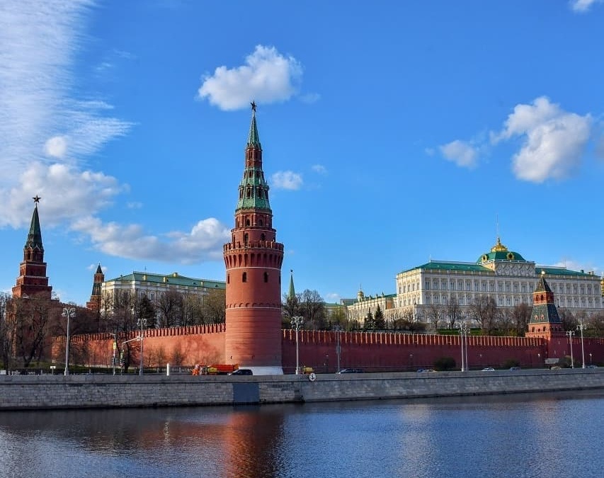 Продолжаем разминку. В каком из этих городов есть кремль?
