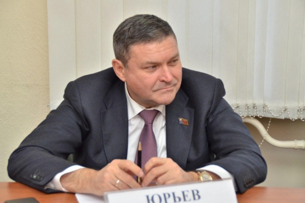 В кузбасском парламенте Алексей Юрьев курирует вопросы промышленной политики, жилищно-коммунального хозяйства и имущественных отношений В кузбасском парламенте Алексей Юрьев курирует вопросы промышленной политики, жилищно-коммунального хозяйства и имущественных отношений