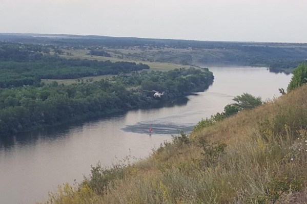 Вертолет сбросил на огонь больше 90 тонн воды Вертолет сбросил на огонь больше 90 тонн воды