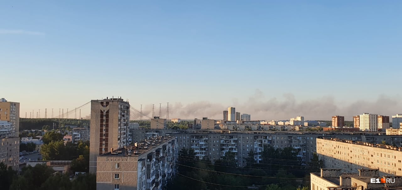 Дым от пожара видно издалека Дым от пожара видно издалека