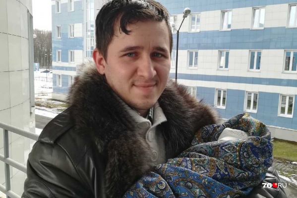 Ярославец Илья Кузьмин принял роды у жены прямо в машине Ярославец Илья Кузьмин принял роды у жены прямо в машине