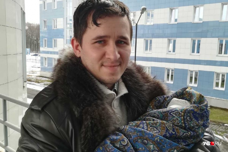 Ярославец Илья Кузьмин принял роды у жены прямо в машине