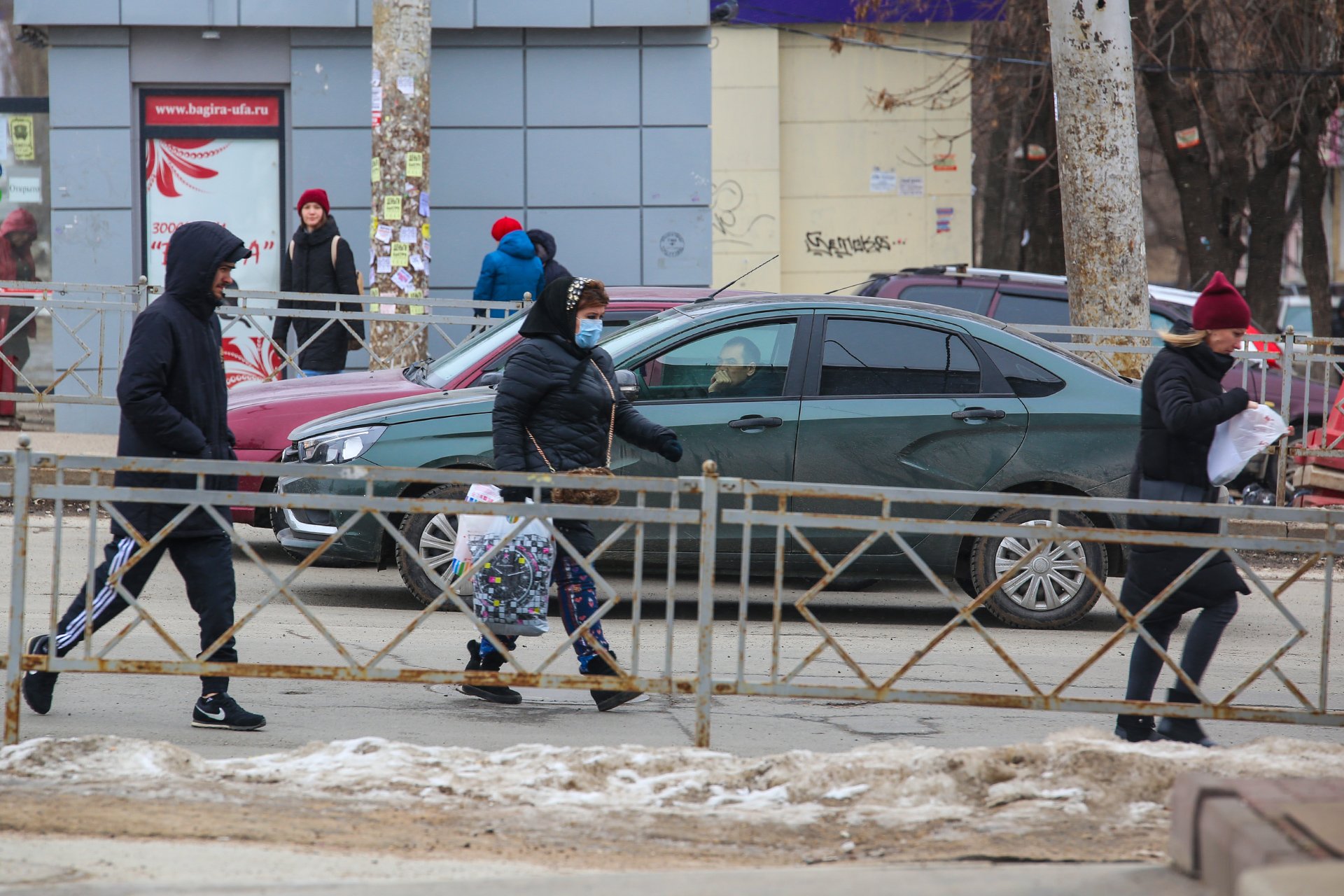 В Башкирии с 28 марта до 5 апреля прекратят допуск людей в магазины и салоны услуг
