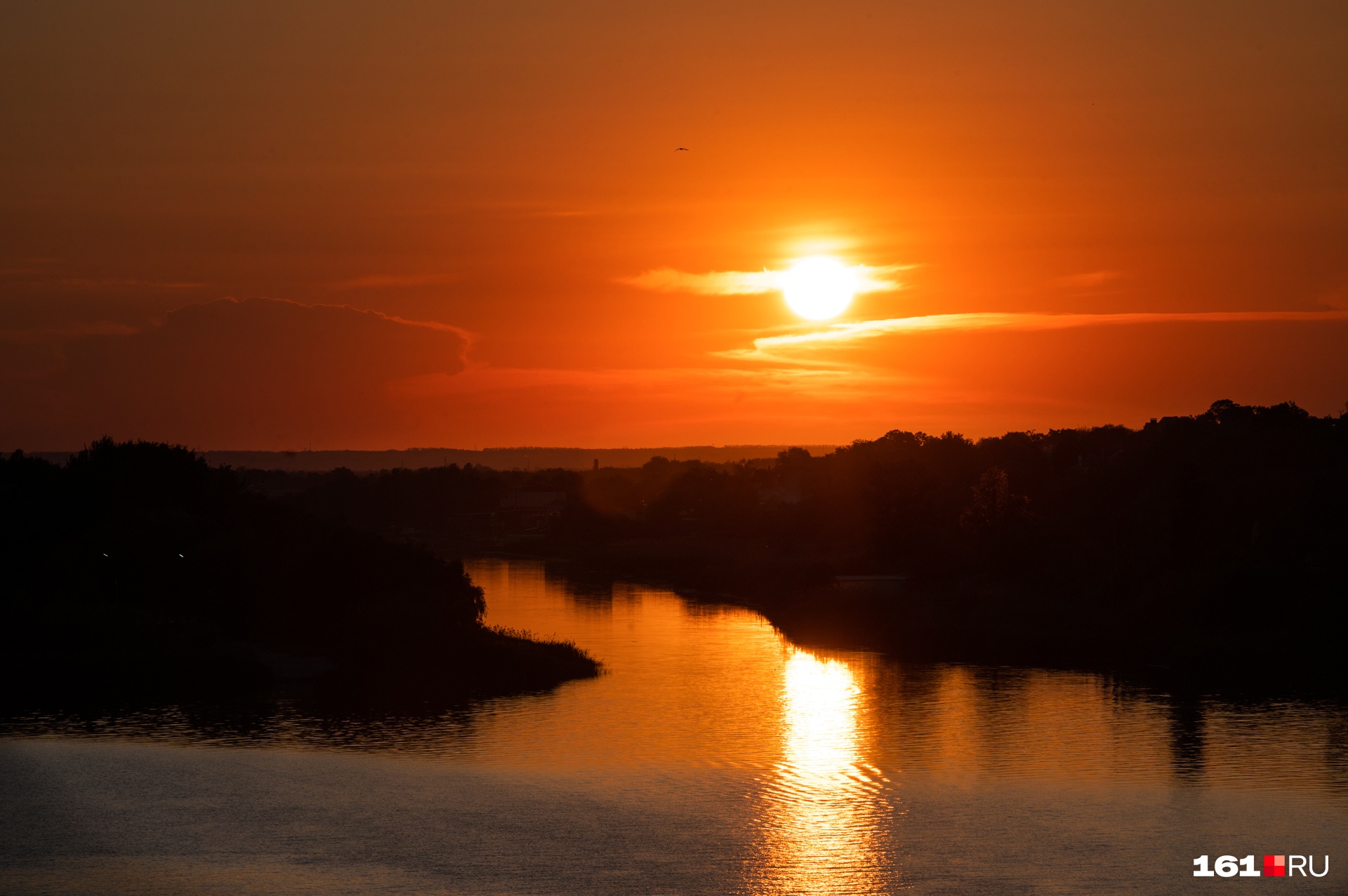 Оранжевый закат над Доном и рыбаки на изоляции: десять фотографий последнего дня весны 2020 года