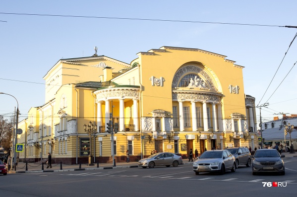 Все спектакли, запланированные с начала октября, сдвигаются Все спектакли, запланированные с начала октября, сдвигаются