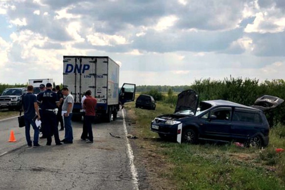 В «Мазде» находилась семья из пяти человек В «Мазде» находилась семья из пяти человек