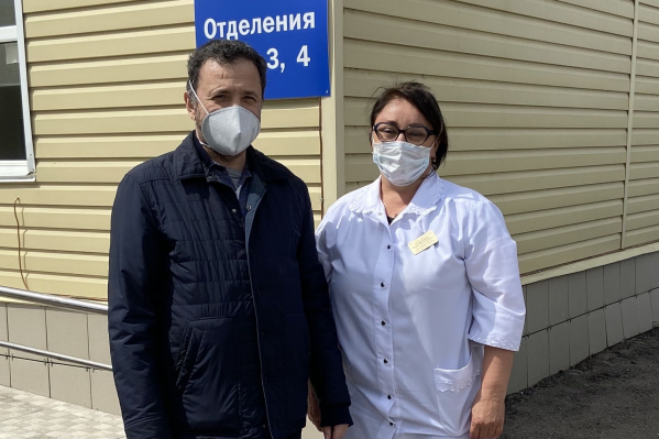 Политик поблагодарил врачей инфекционной больницы Политик поблагодарил врачей инфекционной больницы