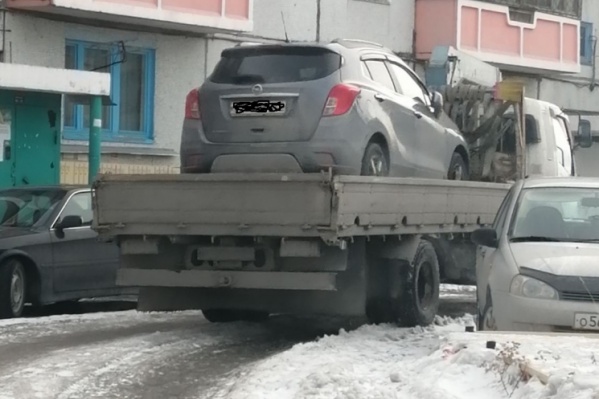 Автомобиль нарушителя с характерными повреждениями на передней части нашли на автостоянке Автомобиль нарушителя с характерными повреждениями на передней части нашли на автостоянке