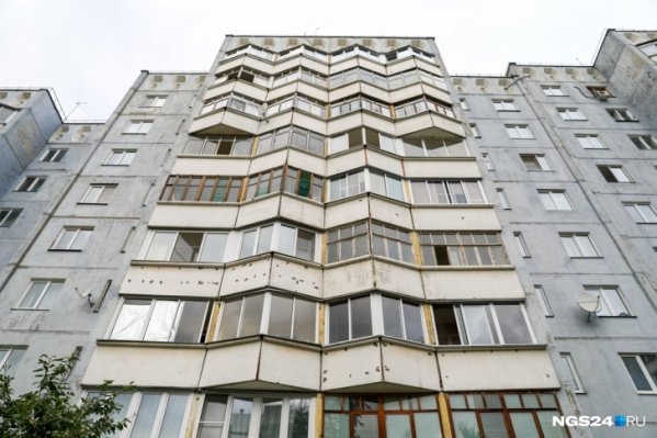 Год назад житель Черёмушек выкинул грудного ребенка из окна. Как оказалось, мужчина был под действием наркотиков Год назад житель Черёмушек выкинул грудного ребенка из окна. Как оказалось, мужчина был под действием наркотиков