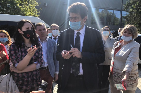 Мэр заехал в парк у Дворца молодежи во время объезда Мэр заехал в парк у Дворца молодежи во время объезда