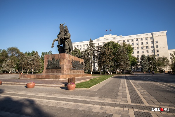 В приложении карт вокруг здания правительства были десятки отметок с комментариями и возмущениями В приложении карт вокруг здания правительства были десятки отметок с комментариями и возмущениями