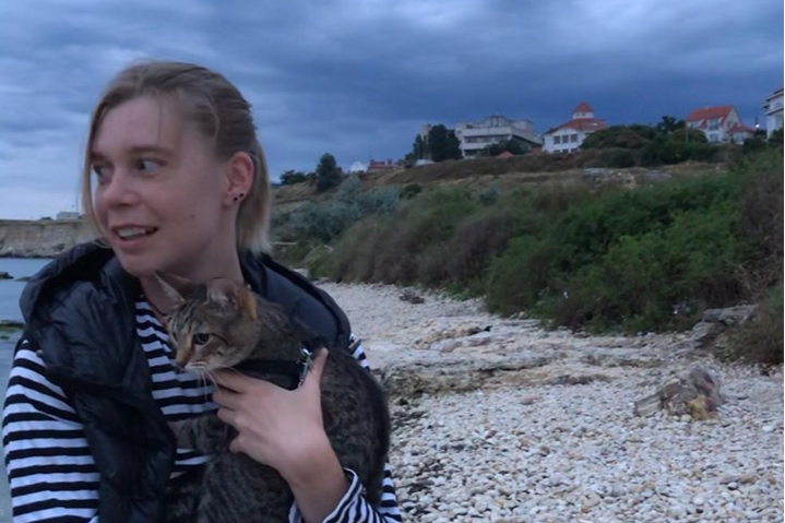 Алёна переехала в Крым вместе с кошкой Сямой