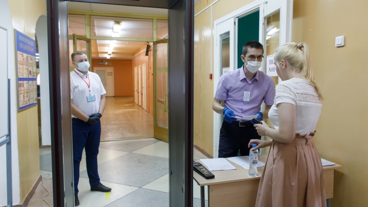 «Это же разнесение коронавируса»: в волгоградских школах проводят родительские собрания