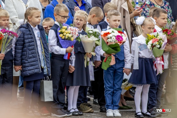 Первоклассников в этом году будут зачислять в школы позже Первоклассников в этом году будут зачислять в школы позже