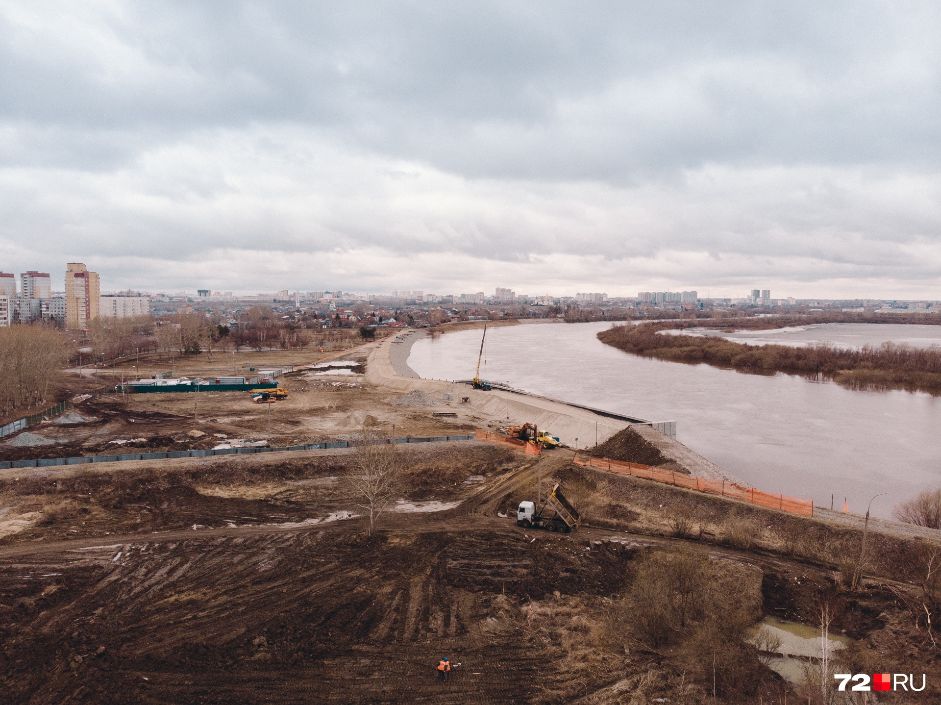 Рабочий тюмень. Парк Заречный Тюмень. Дамба в Заречном Тюмени. В Тюмени благоустроят Заречный парк. Заречный парк Тюмень 2021.