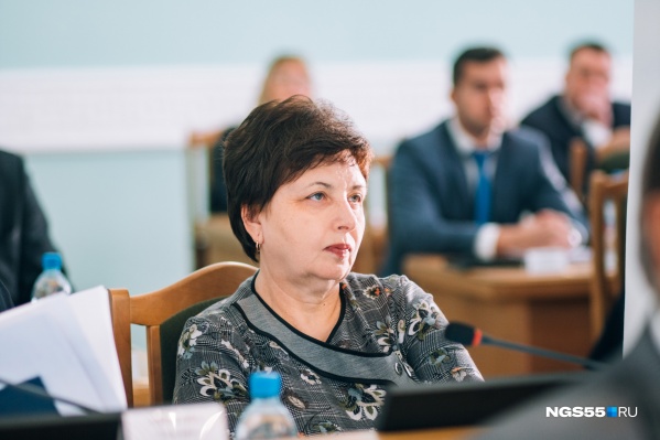 Муж председателя Контрольно-счётной палаты Омска зарабатывает в 28 раз меньше Муж председателя Контрольно-счётной палаты Омска зарабатывает в 28 раз меньше
