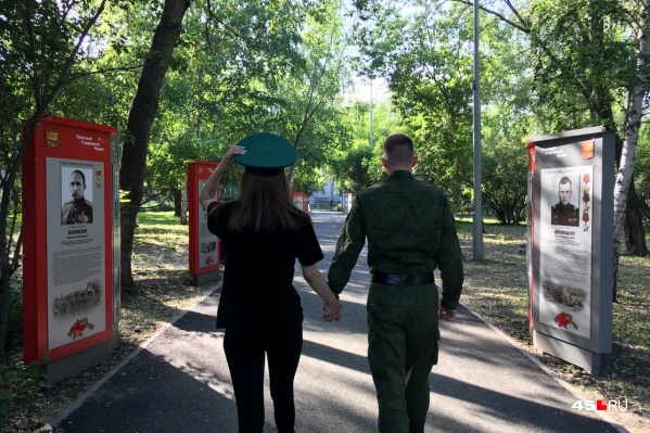 Встретить пограничника в центре и прогулочных местах Кургана сегодня было большой редкостью Встретить пограничника в центре и прогулочных местах Кургана сегодня было большой редкостью