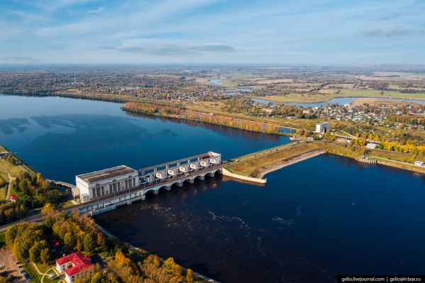 Идеально ровная гладь воды Идеально ровная гладь воды