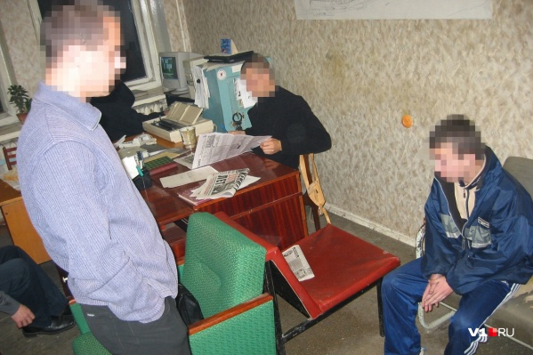 Четверо несовершеннолетних подкарауливали своих жертв у кафе Четверо несовершеннолетних подкарауливали своих жертв у кафе