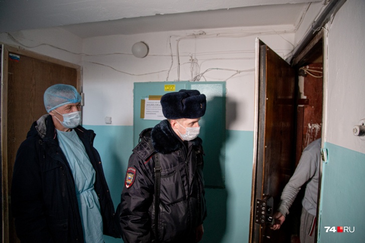 За больными придут сотрудники скорой помощи, причём, возможно, в сопровождении полиции За больными придут сотрудники скорой помощи, причём, возможно, в сопровождении полиции