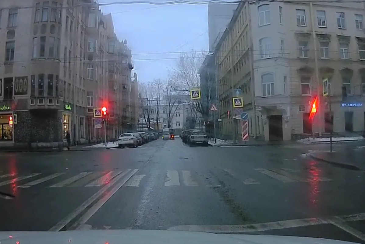 Скриншот видео из группы <a href="https://vk.com/wall-68471405_14357985" target="_blank" class="_">«ДТП и ЧП | Санкт-Петербург»</a>