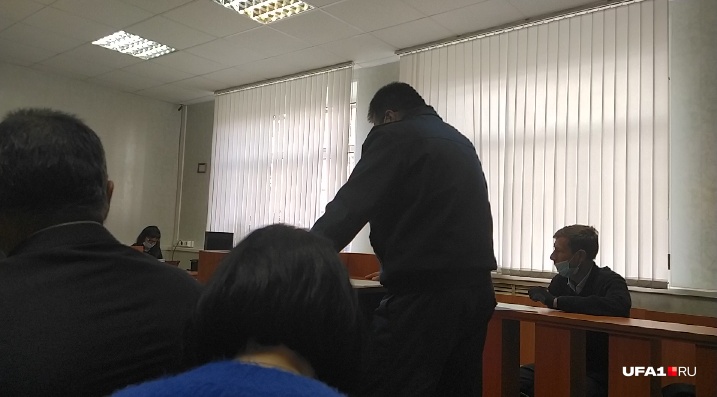Обвинитель читает показания Марата Обвинитель читает показания Марата