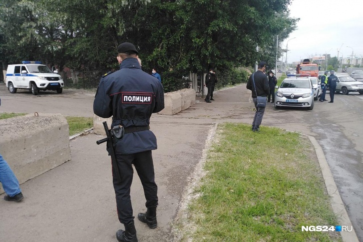 Полиция, говорят в мэрии, просто следит за порядком Полиция, говорят в мэрии, просто следит за порядком