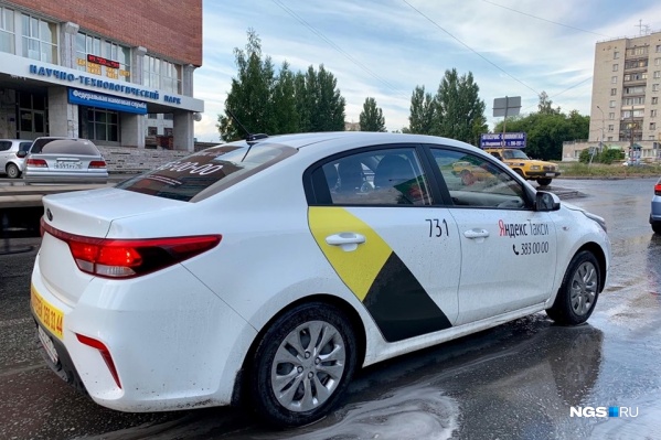 В новосибирском такси активно используются корейские KIA Rio В новосибирском такси активно используются корейские KIA Rio