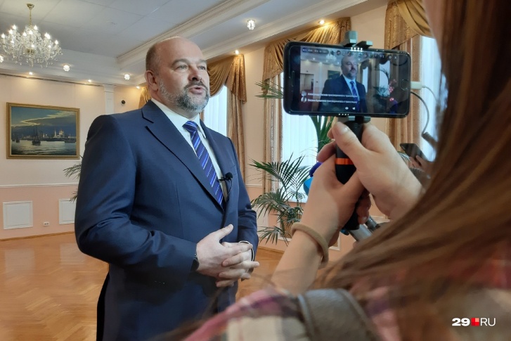 Речь губернатора оказалась короткой — он рассказал, что написал заявление об отставке<br> Речь губернатора оказалась короткой — он рассказал, что написал заявление об отставке<br>