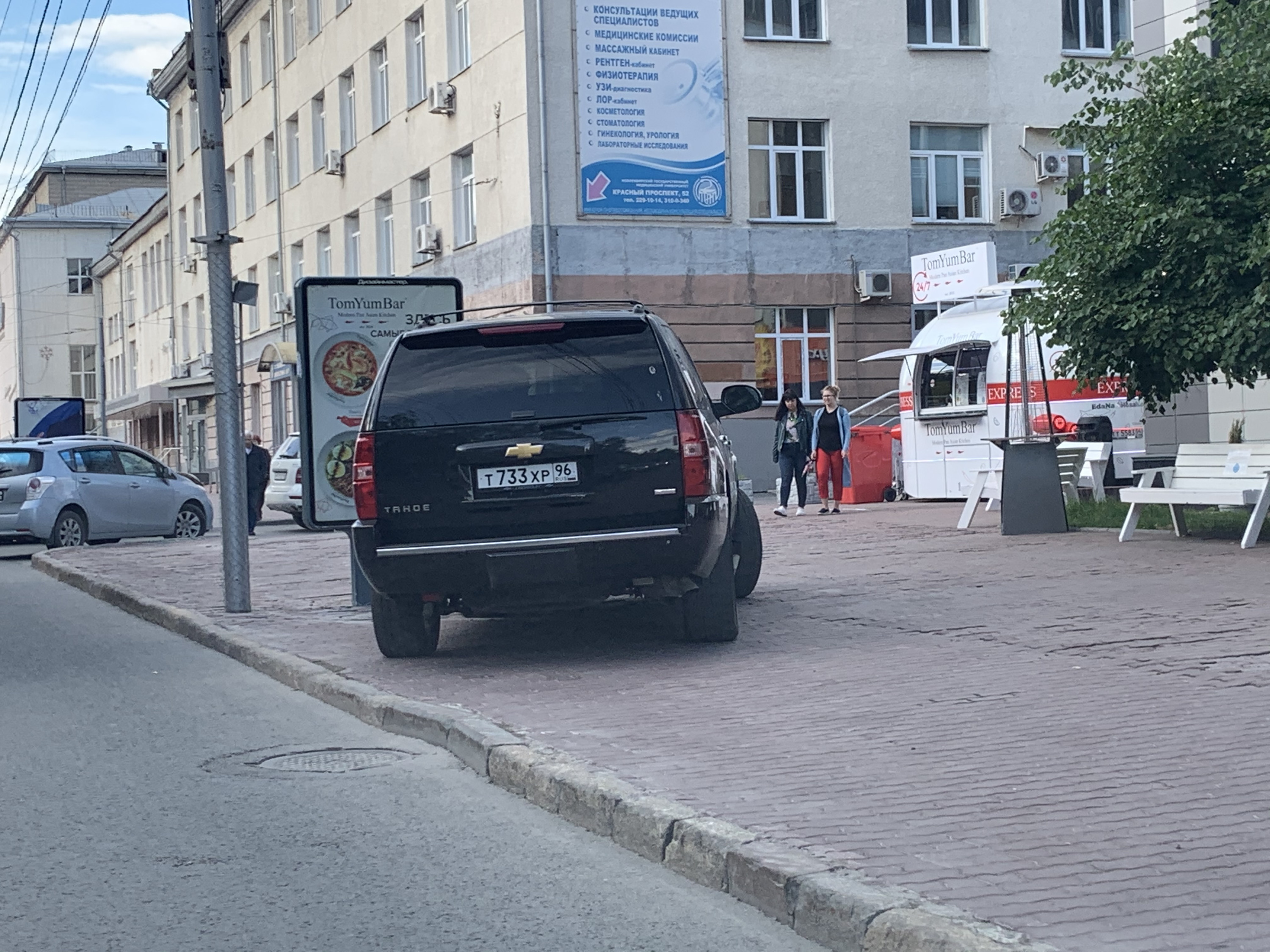 Тротуар Красного проспекта Тротуар Красного проспекта