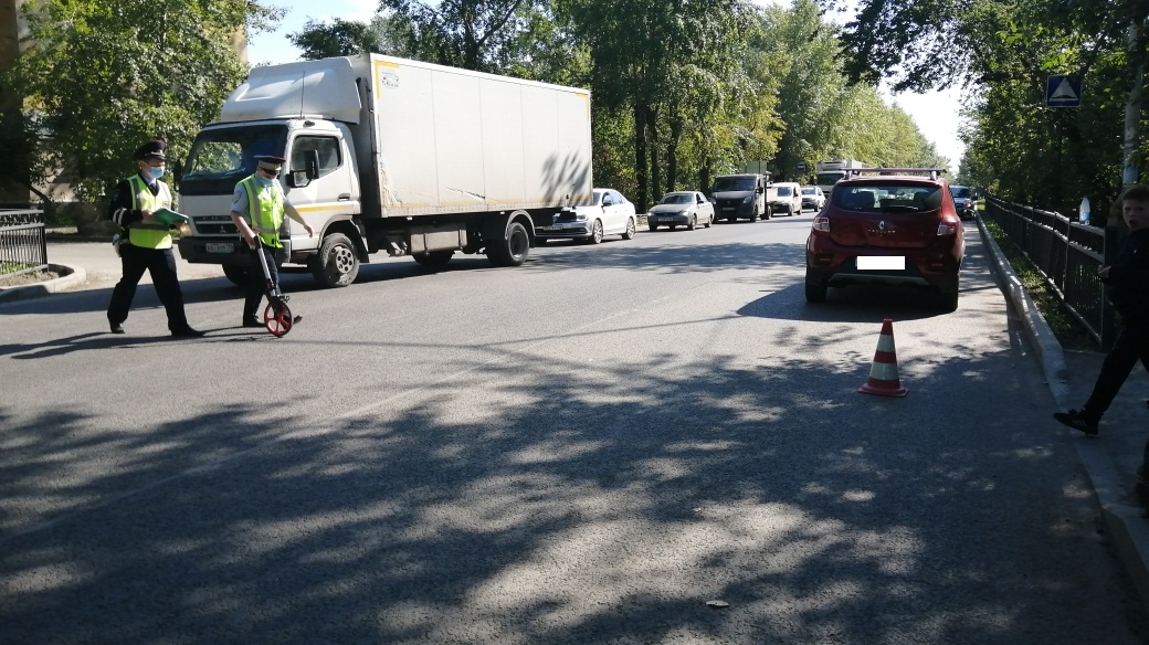 Все пострадавшие — родственники: подробности ДТП в Кольцово, где иномарка сбила четырех детей