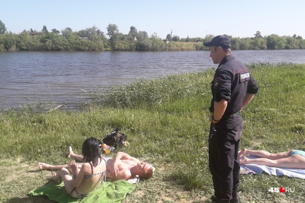 В Кургане полиция и Росгвардия просят горожан уйти с пляжей В Кургане полиция и Росгвардия просят горожан уйти с пляжей