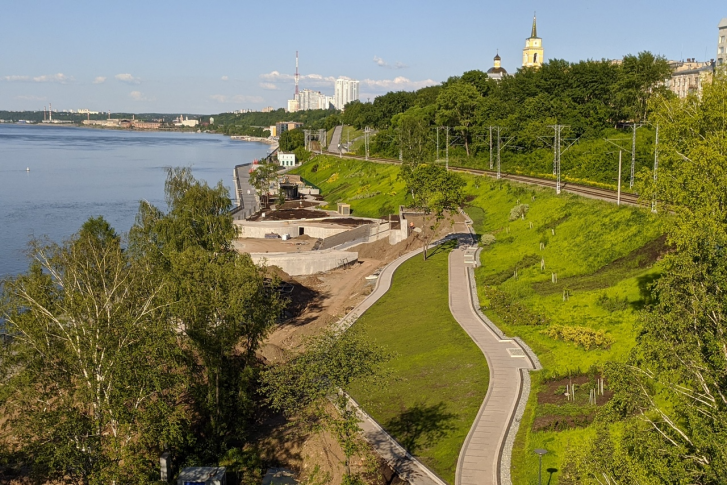 Пермскую набережную продолжают благоустраивать Пермскую набережную продолжают благоустраивать