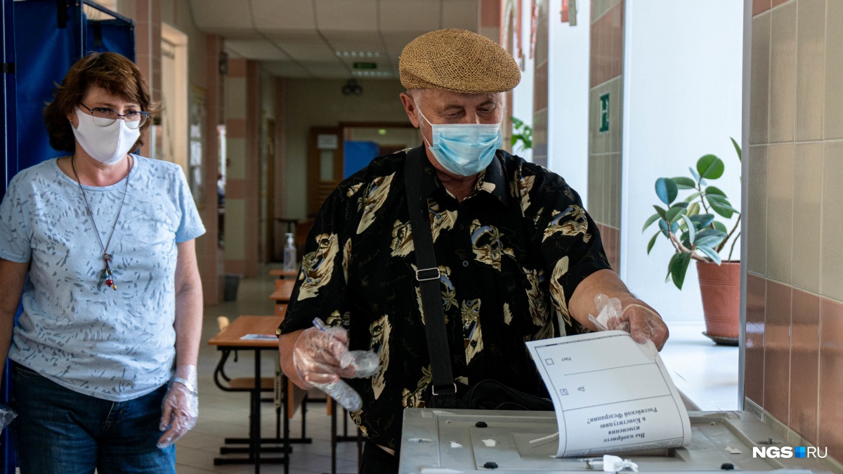 «Судьями могут быть граждане Российской Федерации, достигшие 25 лет, имеющие высшее юридическое образование и стаж работы по юридической профессии не менее пяти лет. Федеральным законом могут быть установлены дополнительные требования к судьям судов Российской Федерации».