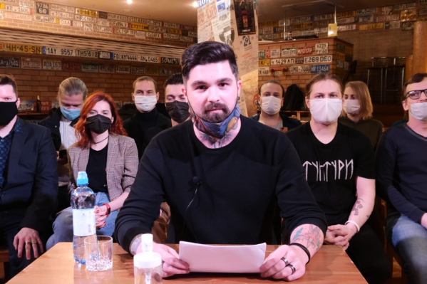 Видеообращение записали в клубе «Колесо», который тоже финансово пострадал от коронавирусных ограничений Видеообращение записали в клубе «Колесо», который тоже финансово пострадал от коронавирусных ограничений