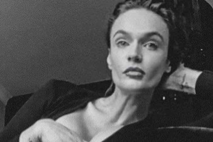 Телеведущую возмутило, что известный актер в период самоизоляции привел свою большую семью на охраняемую полицией пасхальную службу Телеведущую возмутило, что известный актер в период самоизоляции привел свою большую семью на охраняемую полицией пасхальную службу