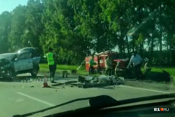 На дороге, где произошло ДТП, пришлось временно ввести реверсивное движение На дороге, где произошло ДТП, пришлось временно ввести реверсивное движение