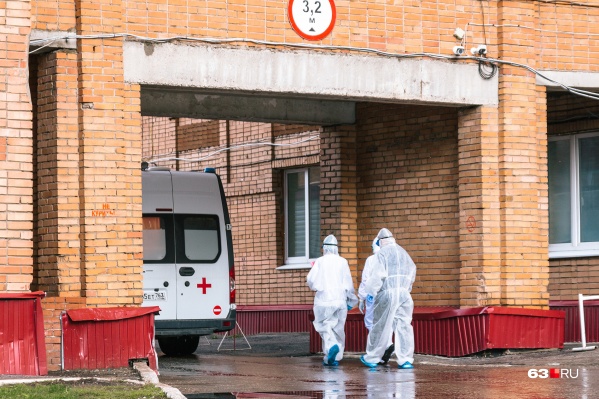 Несмотря на обеспеченность средствами индивидуальной защиты, медики все же заболели Несмотря на обеспеченность средствами индивидуальной защиты, медики все же заболели