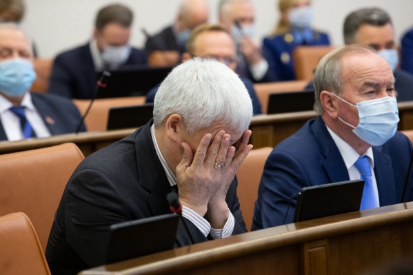 Дефицит бюджета опять увеличился Дефицит бюджета опять увеличился