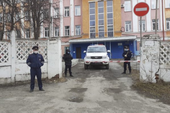 Покинуть эту больницу пришедшие на смену медики смогут лишь через две недели Покинуть эту больницу пришедшие на смену медики смогут лишь через две недели