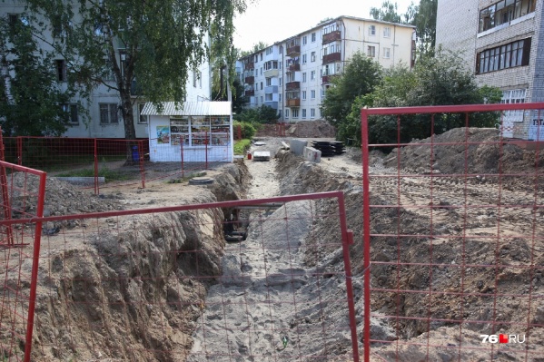 Жители квартала в районе Тутаевского шоссе, Елены Колесовой, Урицкого — мучаются уже год Жители квартала в районе Тутаевского шоссе, Елены Колесовой, Урицкого — мучаются уже год 
