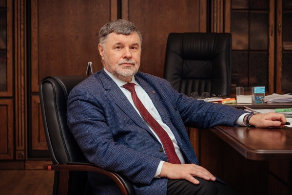 Несмотря на сокращение зарплаты, Анатолий Косых, судя по всему, останется самым богатым ректором в Омске Несмотря на сокращение зарплаты, Анатолий Косых, судя по всему, останется самым богатым ректором в Омске